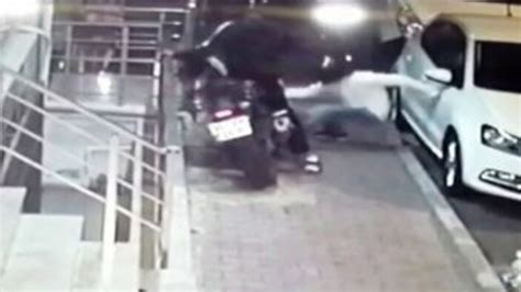 İ­s­t­a­n­b­u­l­­d­a­ ­m­o­t­o­s­i­k­l­e­t­ ­h­ı­r­s­ı­z­l­ı­ğ­ı­ ­k­a­m­e­r­a­d­a­